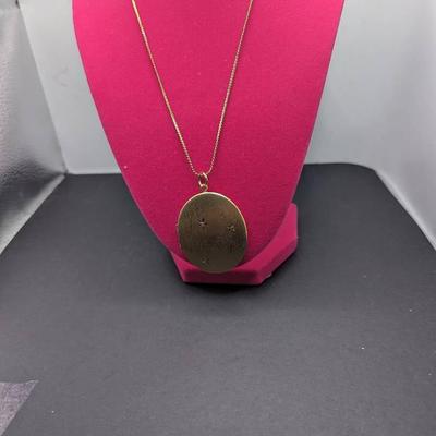 Goldtone Vintage Locket With Stars On A Goldtone Chain Necklace 