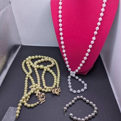 14k Gold Electroplate Clasp On Faux White Pearls Wlind Necklace Plus