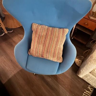 Sale Photo Thumbnail #345: A beautiful pair of vintage egg chairs 