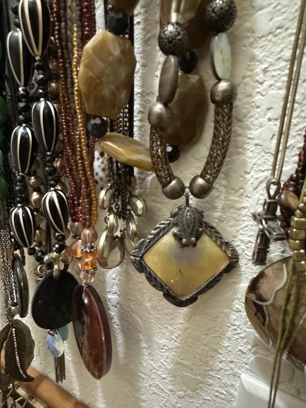Sale Photo Thumbnail #549