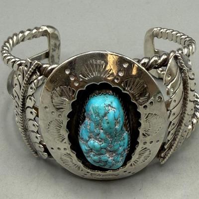 Vintage NATIVE AMERICAN NAVAJo Turquoise And Silver Cuff Bracelet 