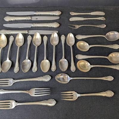 25 Pcs. Lunt Sterling Silver Flatware... Modern Victorian 