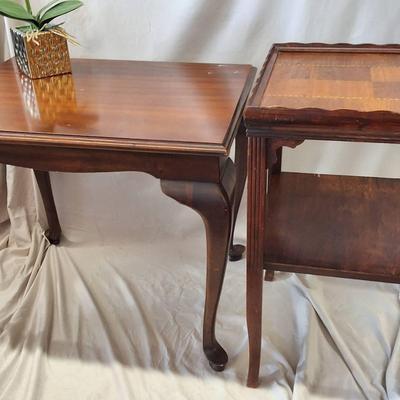 Pair of Vintage Wooden Side Tables – Queen Anne By Lane & Parquet Top
