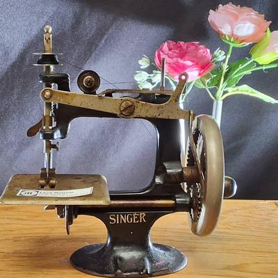 Antique Singer Hand Crank Sewing Machine