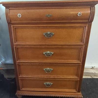 Oak Chest of Drawers