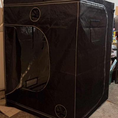 Indoor Tent Grow Box/  Greenhouse -Water-Proof