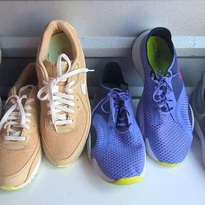 Mens And Womens Running Shoes 