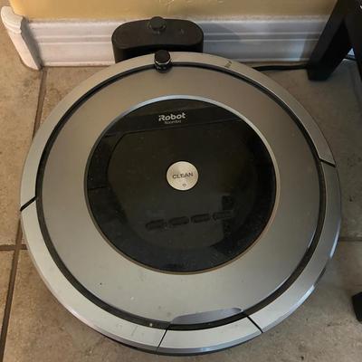 iRobot Roomba 860 Robotic Vacuum Cleaner with Accessories