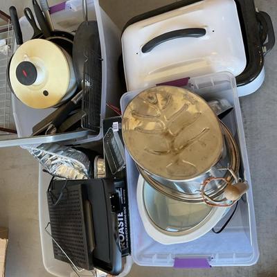 Large Lot of Kitchen Cookware & Appliances