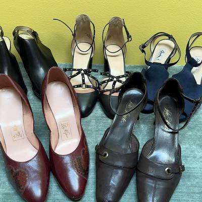 Ladies Shoes - Size 10/
