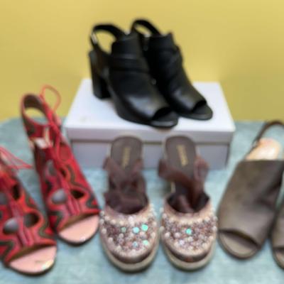 Ladies Shoes - 10