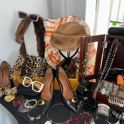 Sale Photo Thumbnail #96