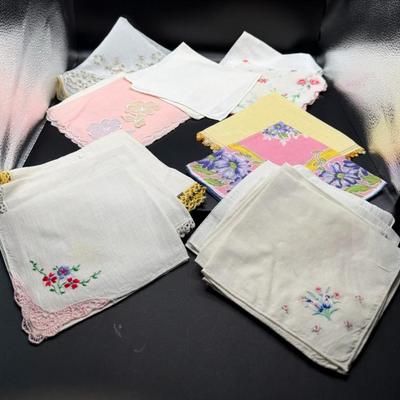 Lot (16) Vintage Hankies
Lot #: 116