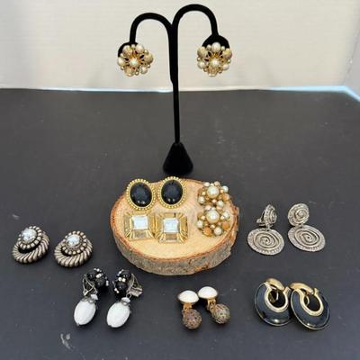 Lot Of Vintage Costume Jewelry- (9) Pairs Clip-On Earrings - Coro & More
Lot #: 122