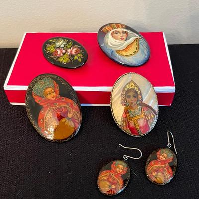 Vintage Hand Painted Russian Lacquer Pins, One W/ Mother Of Pearl & Set Of Earrings 