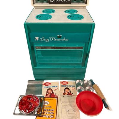 Vintage Suzy Homemaker And More- Powers On