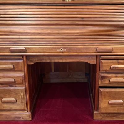 Winners Only Roll Top Desk With Lamp