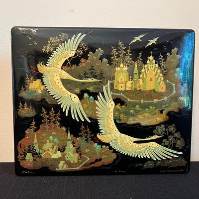 Traditional Russian Hand Painted Folk Art Lacquer Box ~ Signed Original By Fedoskino