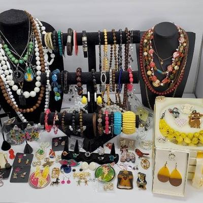 Costume Jewelry - Bracelets, Necklaces & More 