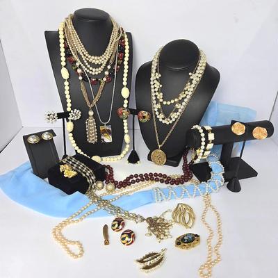 Costume Jewelry (Vintage & Vintage-Style)