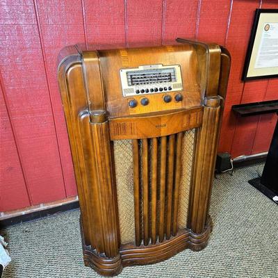 Philco tube floor radio - 28x15x42”