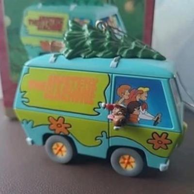1999 - 2000 Hallmark Scooby-Doo The Mystery Machine Keepsake Ornament (QX6295)