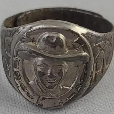 Hop-Along Cassidy Silver Colored Ring w. Bill Boyd Relief Portrait 1950's