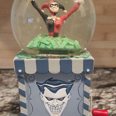 Limited Edition Harley Quinn #1867/2300 DC Comics Musical Snowglobe Joker Batman Comics