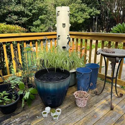 Outdoor Planters, Hanging Baskets, Birdbath & Garden Decor