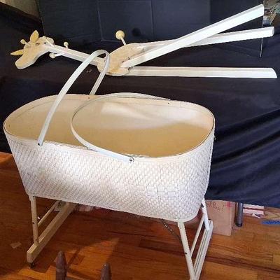 Vintage Cream Bassinet with Stand & Giraffe Décor