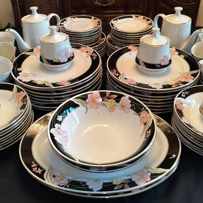 China Pearl "Alice" Fine China Dinnerware Set – Floral & Gold Trim, 1990