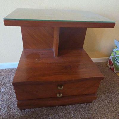 United Furniture Corporation Wood Nightstand 20"×15"×23"
