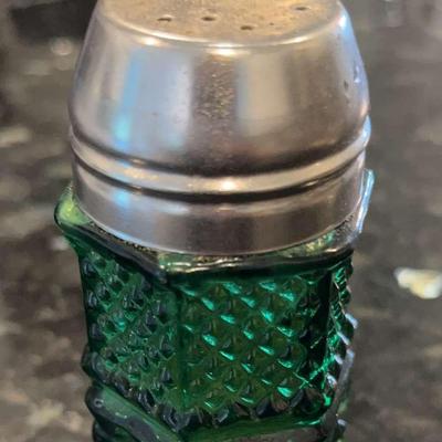Anchor Hocking Wexford Rate Emerald Glass Shaker