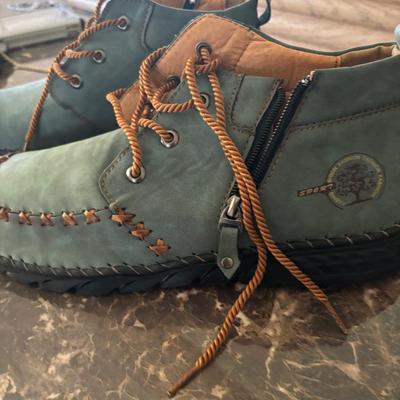 Timberland Shoes for men; size 11