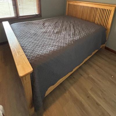 Full Size Wooden Bed 