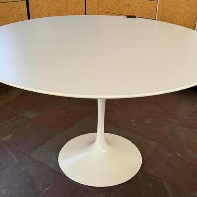 Eero Saarinen & Knoll Studio Round Tulip Table