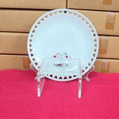 NIB Williams Sonoma Porcelain Heart Plates & Crystal World Figurine