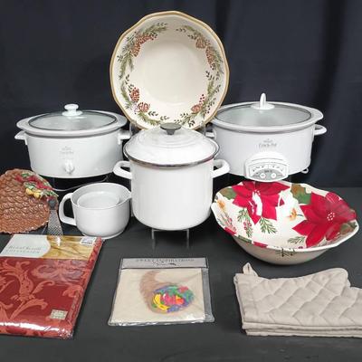 Holiday Kitchen Lot – Crock-Pots, Cookware, and Seasonal Serveware