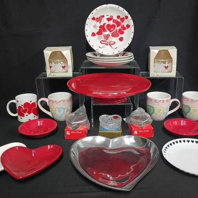 Valentine’s Day Tableware & Mugs Collection – Heart Plates, Mugs & Décor