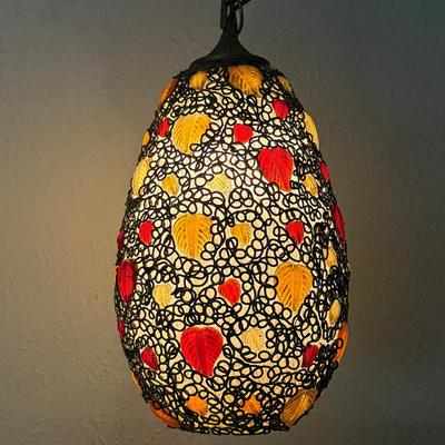 Vintage 1960s Boho Hanging Pendant Lamp – Fiberglass Woven Shade with Resin Leaf Inlays – Mid-Centur
