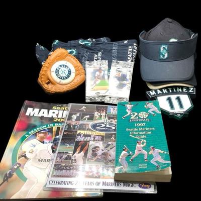 Seattle Mariners Collectibles Lot – Edgar Martinez Plaque, Cards & Glove Clock