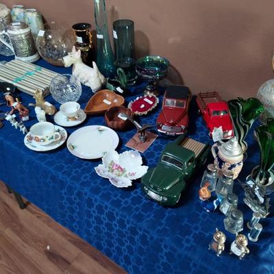 Sale Photo Thumbnail #18: Glass Collectibles