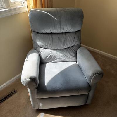 Sale Photo Thumbnail #46: Recliner 