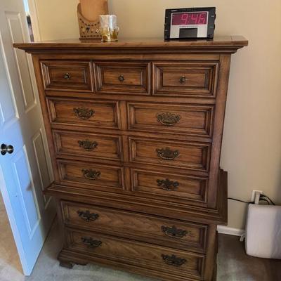 Sale Photo Thumbnail #11: Thomasville Tradititional Dresser 