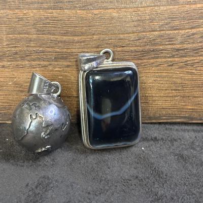 Mexico 925 Sterling Stone Pendant And World Pendant
