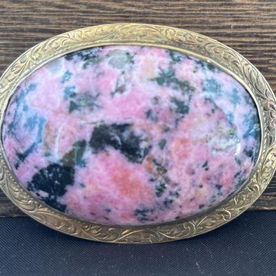 14K Gold Brooch Inset With Cabochon of Rhodonite