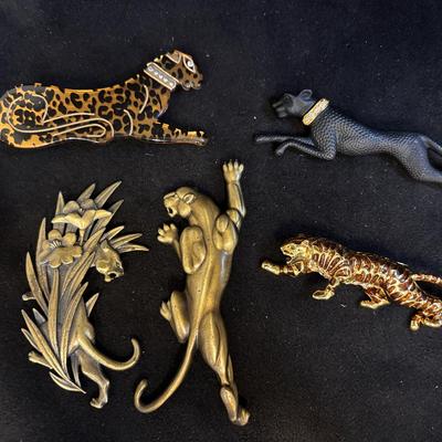 Cheetah Brooches And Hair Clip