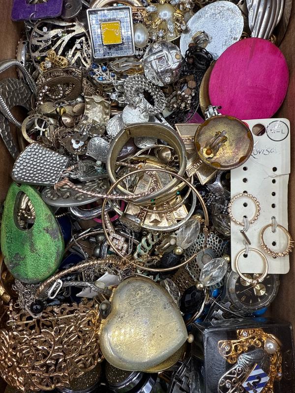 Sale Photo Thumbnail #587