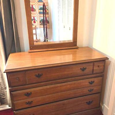 Vintage Dresser Chest of Drawers w Mirror