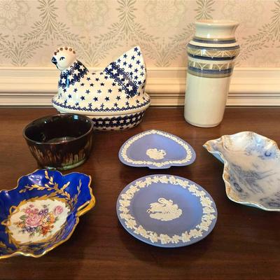 Decor Lot; Polish Pottery Hen, Wedgwood, Signed Pottery